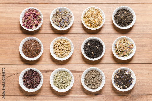 Fotografia, Obraz White bowls with different herbs for infusion.