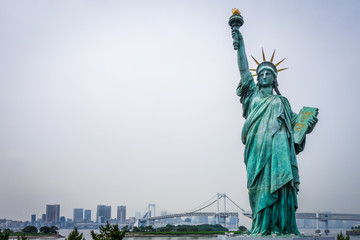 Wall Mural - Statue of liberty and tokyo cityscape, Japan