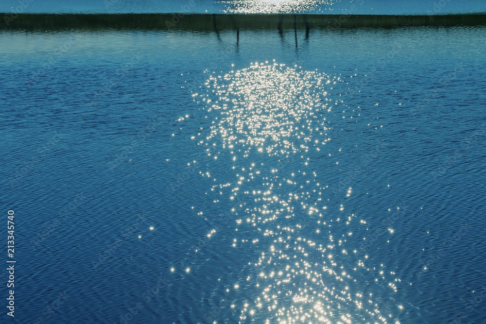 Glare on the water in the form of stars. Path of reflected light on ...