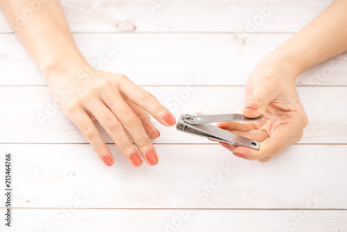 Fotomural Woman hand manicure with nail clipper