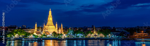 Fotografía Wide panorama of Wat Arun temple, Bangkok, Thailand