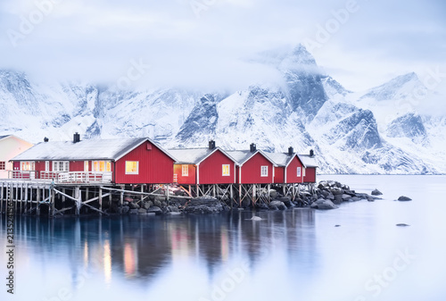 Foto  Houses in the Lofoten islands bay