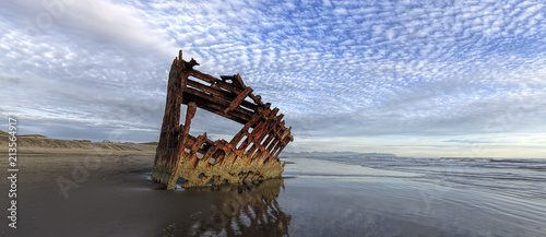 Fotomural Panorama of Peter Iredale shipwreck in Oregon.