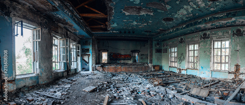 Fotomural Ruins of the destroyed assembly hall in the house of culture in Samara, Russia