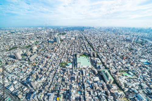 Zdjęcie XXL Azja Biznesowy pojęcie dla nieruchomości i korporacyjnej budowy - panoramicznego nowożytnego miasta miastowy linii horyzontu ptasiego oka widok z lotu ptaka pod słońcem &amp; niebieskim niebem w Tokio, Japonia