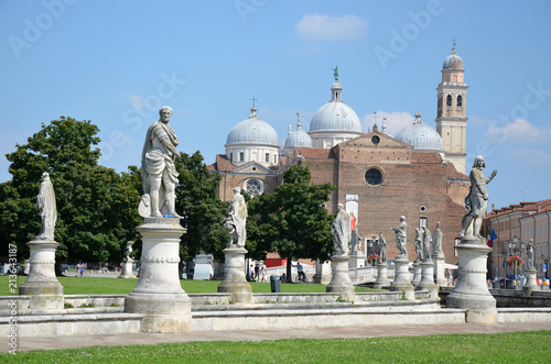 Fotografie, Obraz Prato della Valle e Basilica di Santa Giustina