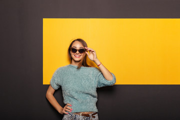 Wall Mural - Fashion portrait of an appealing, stylish woman with sunglasses