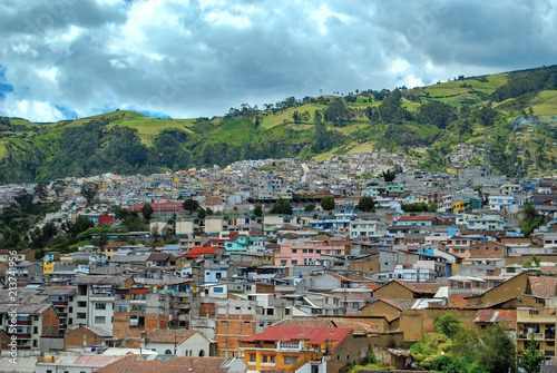 Foto View of the historical center of the capital of Ecuador from the Basílica of the National Vow