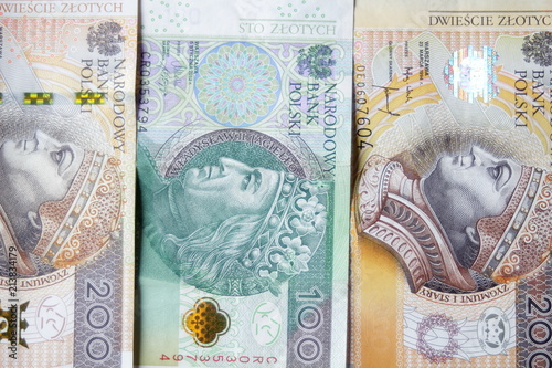 Fotografía Hundred and two hundreds of Polish zloty lined up vertically