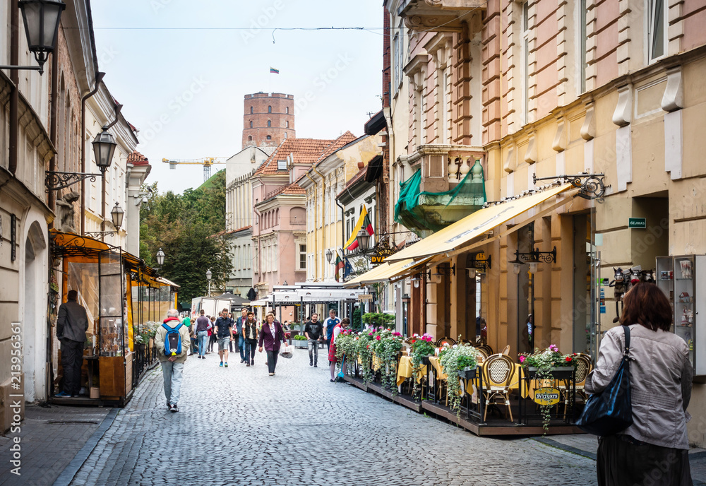 Obraz na płótnie VILNIUS, LITHUANIA - September 2, 2017: Street view of downtown in Vilnius city, Lithuanian w salonie