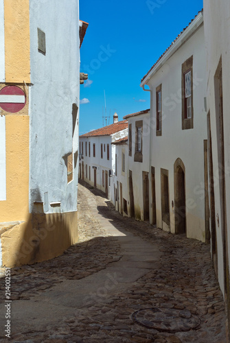 Fotografia  Narrow street of Morvao Portugal