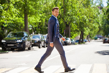 Canvas Print - Portrait in full growth of a young man in a business suit