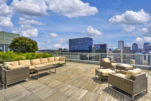 Fotografía Beautiful view of Sky lounge on the roof of Apartment building.