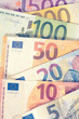 Nahaufnahme von vielen Euro Geldscheinen