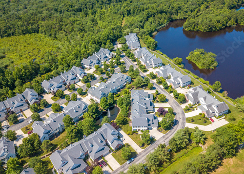 Fotografie, Obraz Lake among the countryside living community