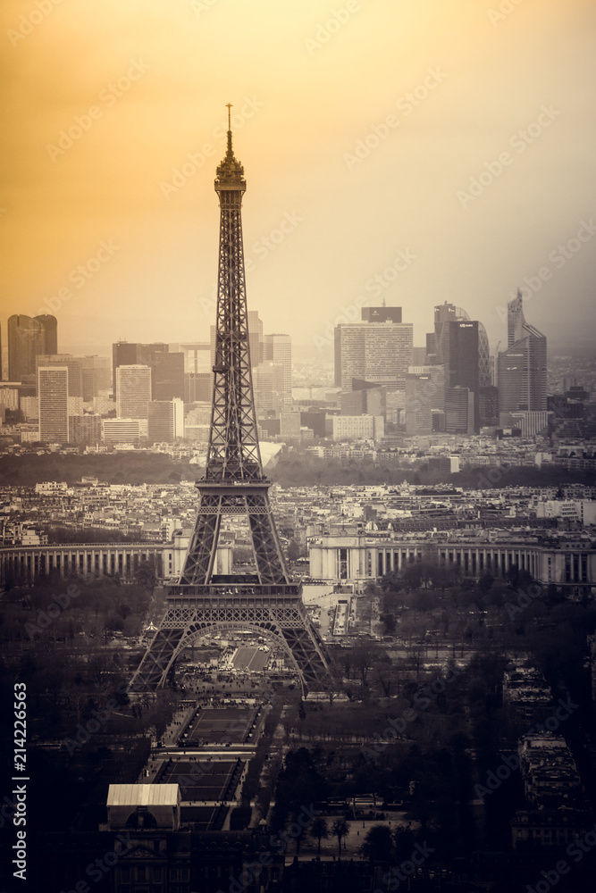 View on Eiffel Tower, Paris, France - obrazy, fototapety, plakaty 