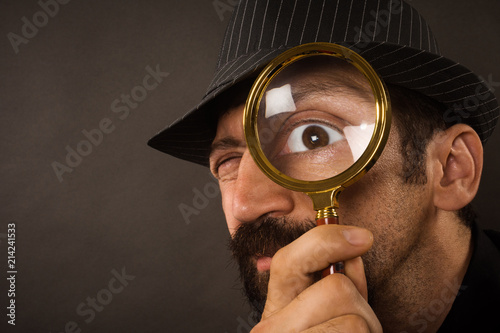 Cuadros en Lienzo detective with magnifying glass