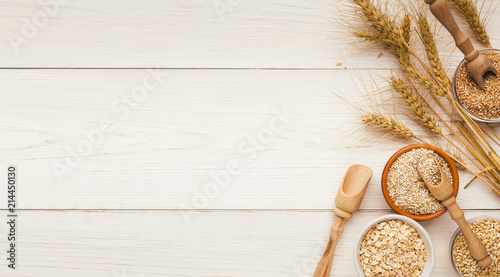 Fotomural Cereals and legumes assortment on wooden table