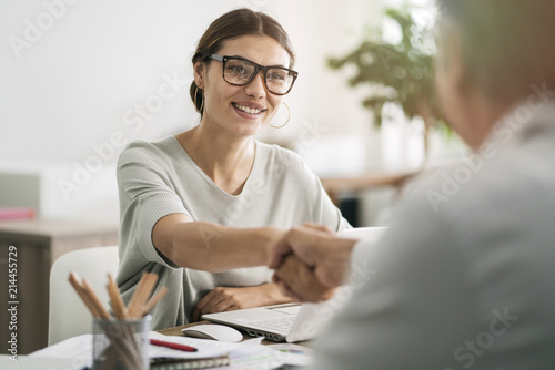 Cuadros en Lienzo Business people discussion advisor concept