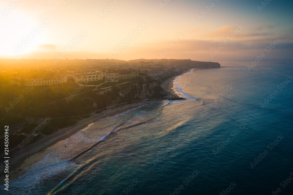 Aerial View of Dana Point Coastline at Sunrise - obrazy, fototapety, plakaty 