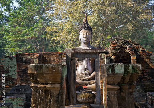 Fotografie, Obraz Big buddha wat sri chum in Sukhothai historical park of Thailand.