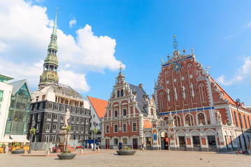 Wall Mural - View of the Old Town square, Roland Statue, The Blackheads House and St Peters Cathedral against blue sky in Riga, Latvia. Summer sunny day