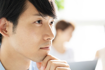 Poster - 考える男性
