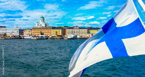 Fotografía Helsinki, Finland Market Square and Helsinki Cathedral and Finland flag