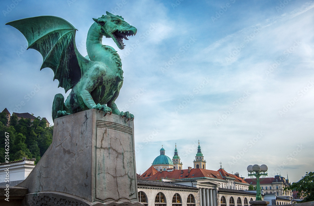 Obraz na płótnie  Dragon bridge (Zmajski most), symbol of Ljubljana, capital of Slovenia, Europe. w salonie