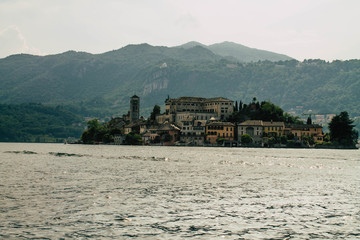 isola nel lago