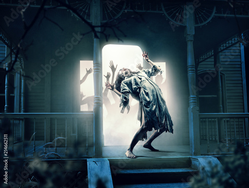 Fotomural Souls of victims in abandoned house at the night