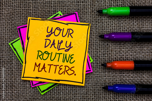 Fotomural Text sign showing Your Daily Routine Matters