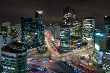 Fototapete - Night scene of light trails traffic speeds through an intersection in Gangnam center business district of Seoul at Seoul city, South Korea.