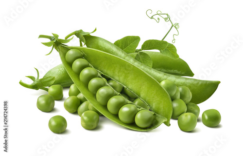 Fotomural Green peas pods group isolated on white background