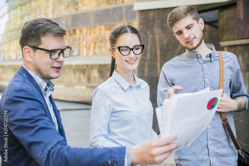 Business Colleagues Walking And Talking On City Streets Strolling With Coffee To Go Outdoor Business Concept Kaufen Sie Dieses Foto Und Finden Sie Ahnliche Bilder Auf Adobe Stock Adobe Stock