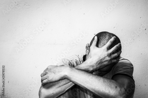 Fotografía Homeless man drug and alcohol addict sitting alone and depressed on the street f