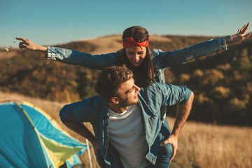 Wall Mural - Happy young couple enjoys a sunny day in nature