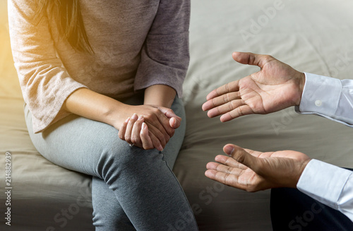 Fotografía Doctor talking give an advice to the patient,Mental health care concept