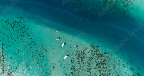 Cuadros en Lienzo boats in a lagoon in French Polynesia, in aerial view