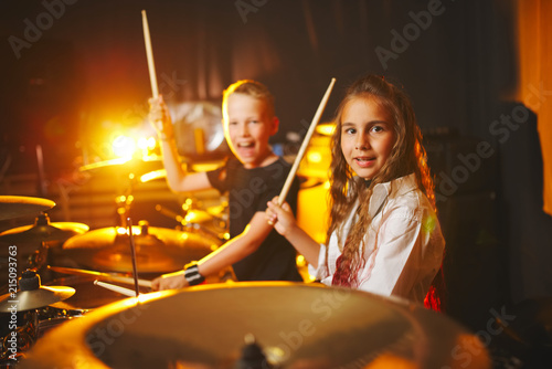Fotomural boy and girl play drums in recording studio