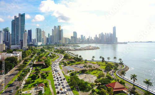 Fotomural Aerial view of Panama´s Skyline showing La Cinta Costera Boulevard