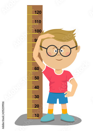 Fotografía Little nerd boy with glasses measuring his height