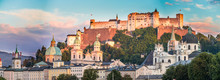 Salzburger Altstadt Mit Festung Hohensalzburg Im Sommer, Abendrot, Panorama