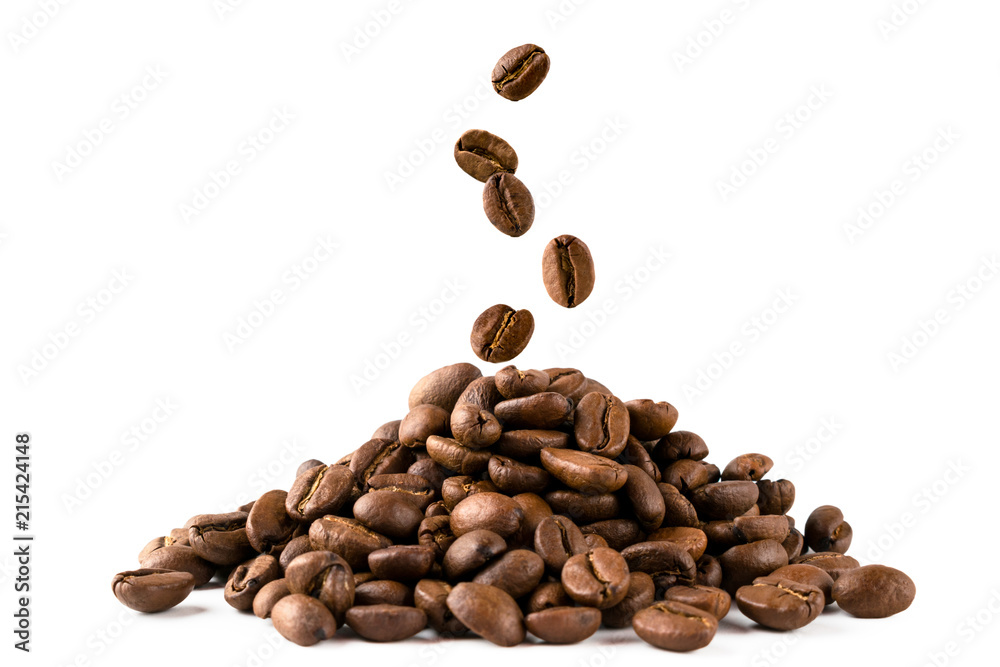 Obraz na płótnie A bunch of coffee beans and falling coffee beans on a white background. Isolated. w salonie