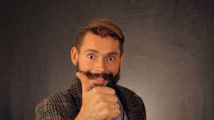 Leinwandbilder - bearded hipster shows sign thumbs up