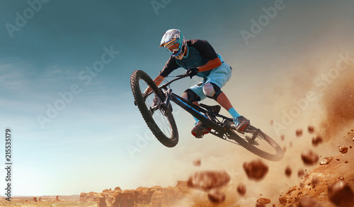 Cuadros en Lienzo Cyclist riding a bicycle. Downhill.