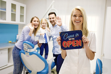 Canvas Print - Family in dental office