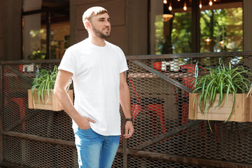 Canvas Print - Young man wearing white t-shirt on street