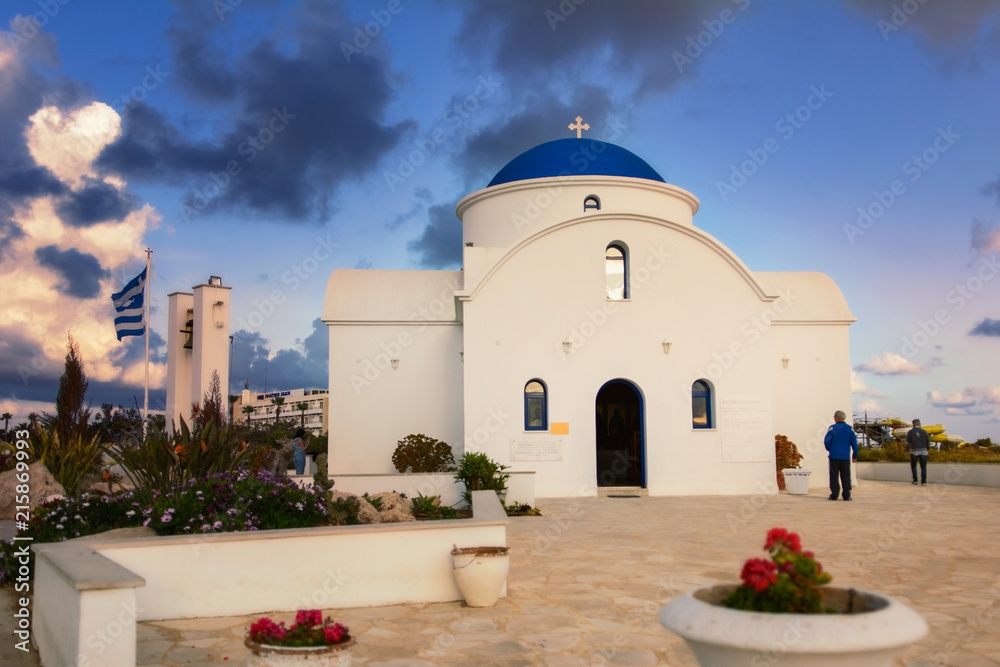 Obraz na płótnie Kościół w stylu greckim, zachód słońca, St. Nicholas Church Paphos, Cyprus w salonie