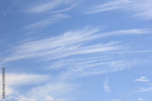 刷毛で刷いたような筋状の雲と 爽やかな青空 Buy This Stock Photo And Explore Similar Images At Adobe Stock Adobe Stock